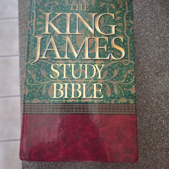 Nelson King James Study Bible - Picture 1 of 1